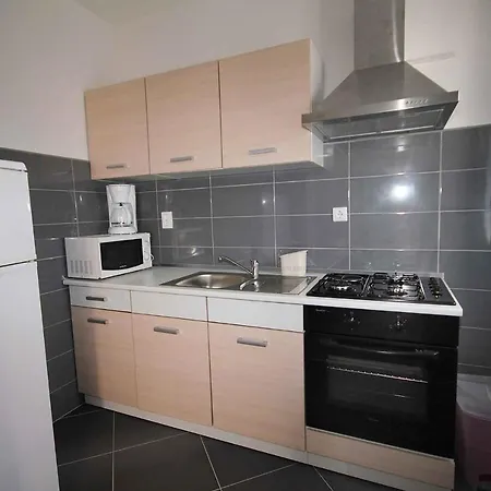 Apartmán In Pula/istrien 17464 *